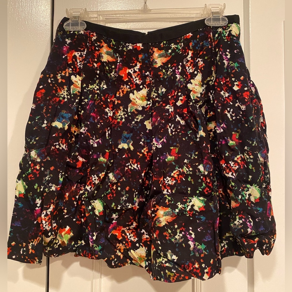 Pleated A-line skirt with pockets